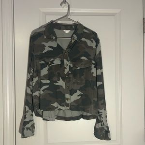 Aeropostale camo button down size L